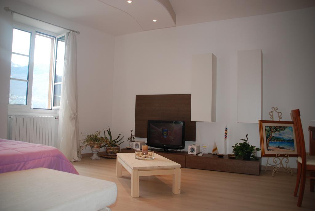 Bella Piazza Apartment Colico Cameră foto